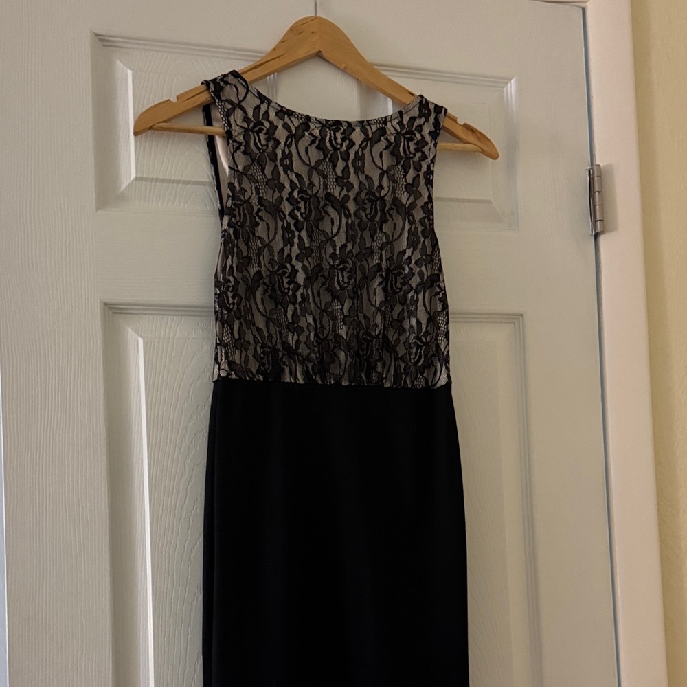 Theme Elegant Black and Cream Lace Midi Dress